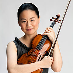 Midori Goto holding violin