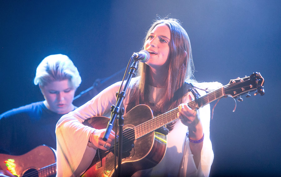 Singer-songwriter Abby Litman performs the original song “Gone With the Wind.” Liv Slingerland, a 2015 Popular Music graduate, joins her on guitar. (USC Photo/David Sprague)