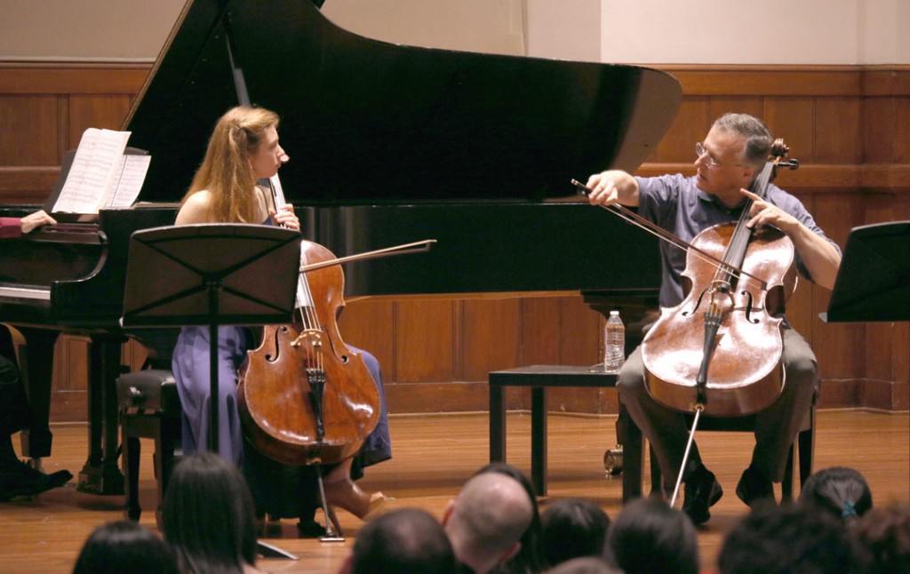 Cellist Raphael Wallfisch led a Master Class with USC Thornton undergraduate student Annie Jacobs-Perkins on May 16. (Photo by Daniel Anderson/USC)