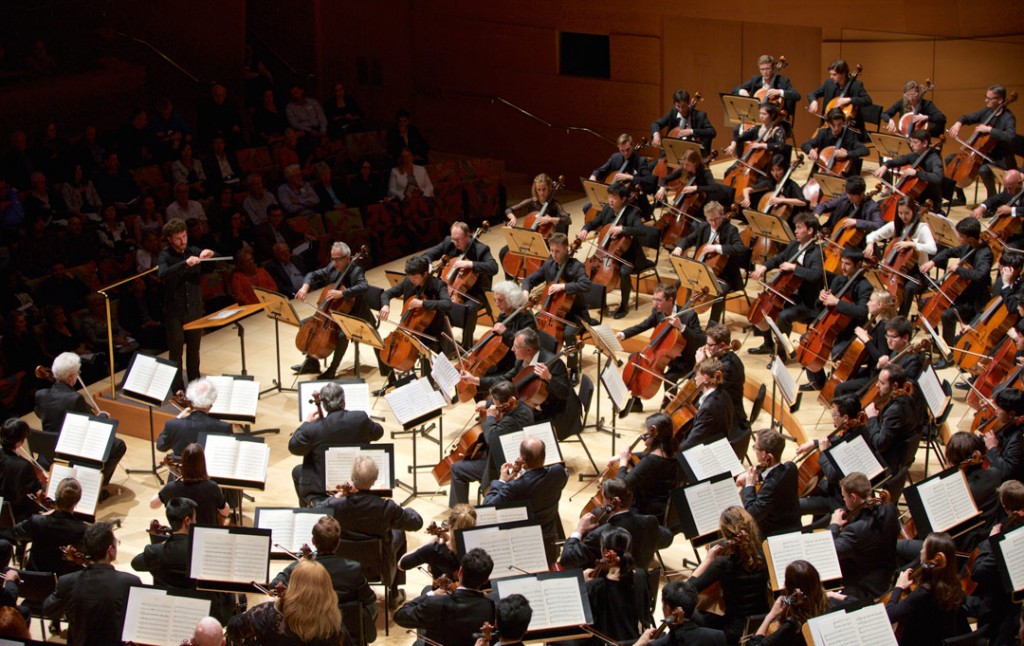 On May 17, 2016, over 100 cellists took to the stage of Walt Disney Concert Hall for the premiere of Anna Clyne’s “Threads and Traces,” as well as movements from Villa-Lobos’s beloved “Bachianas Brasileiras,” under conductor Matthew Aucoin. (Photo by Dario Griffin/USC)