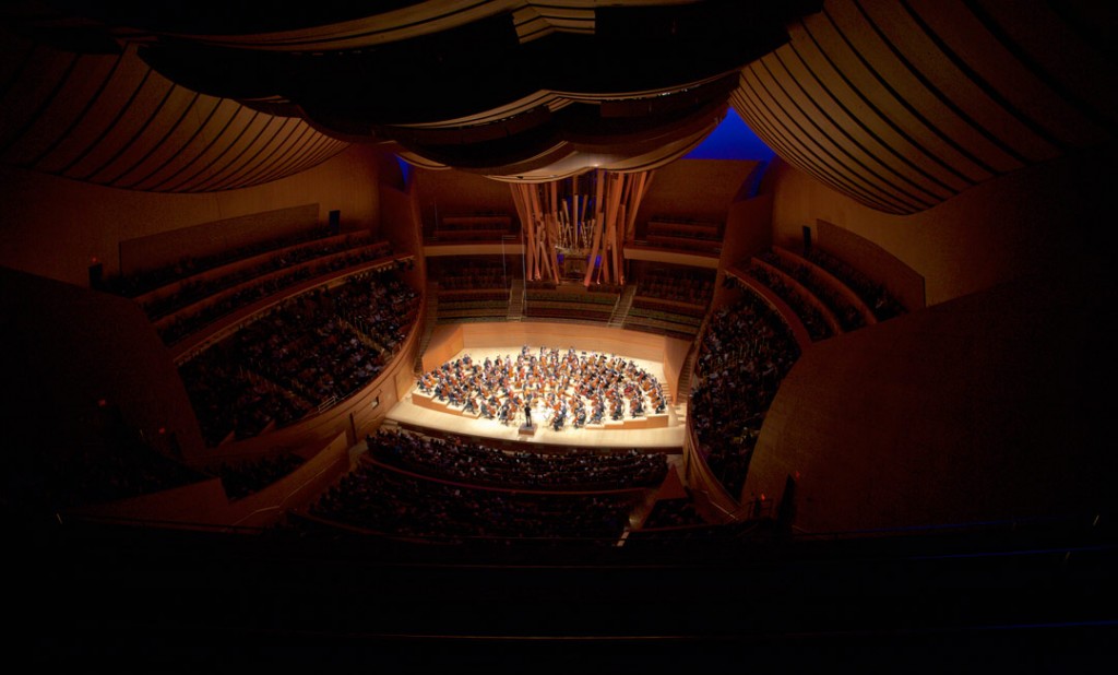 On May 17, 2016, over 100 cellists took to the stage of Walt Disney Concert Hall for the premiere of Anna Clyne’s “Threads and Traces,” as well as movements from Villa-Lobos’s beloved “Bachianas Brasileiras,” under conductor Matthew Aucoin. (Photo by Dario Griffin/USC)