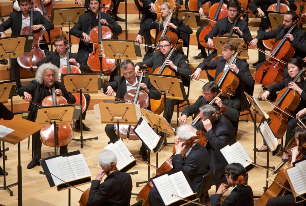 On May 17, 2016, over 100 cellists took to the stage of Walt Disney Concert Hall for the premiere of Anna Clyne’s “Threads and Traces,” as well as movements from Villa-Lobos’s beloved “Bachianas Brasileiras,” under conductor Matthew Aucoin. (Photo by Dario Griffin/USC)