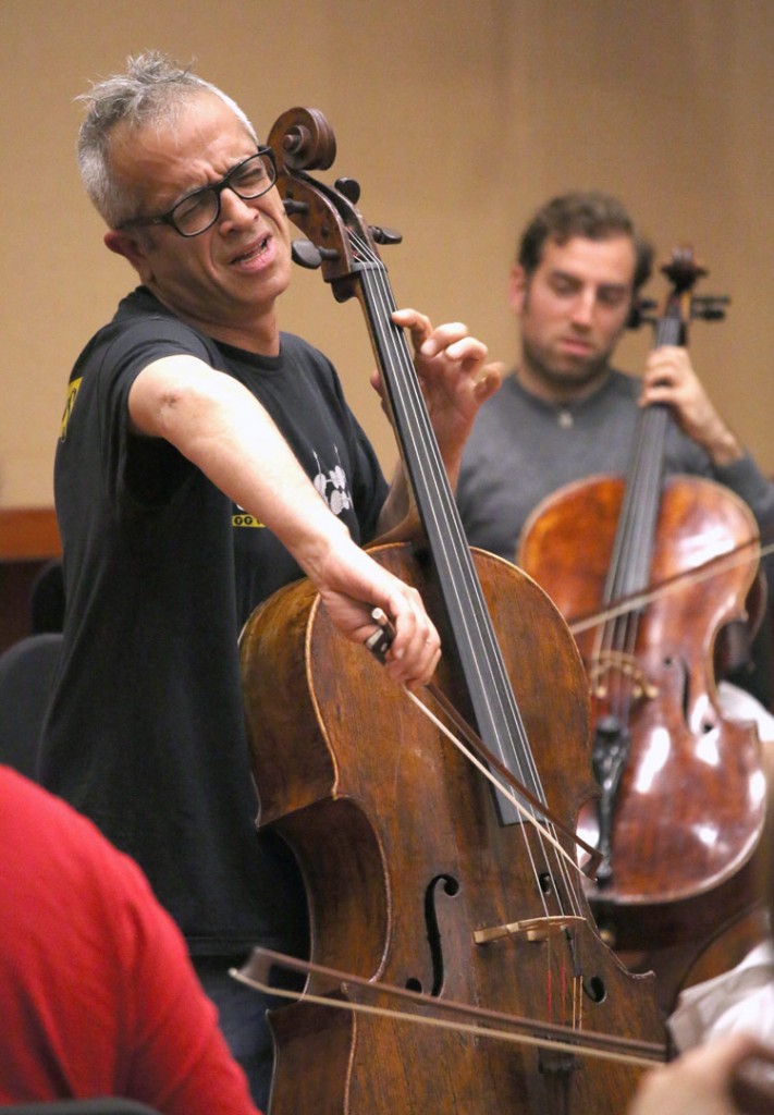 Italian cellist Giovanni Sollima led an energetic workshop in musical improvisation for student Fellows of the Piatigorsky International Cello Festival on May 19 at USC’s Schoenfeld Symphonic Hall. (Photo by Daniel Anderson/USC)