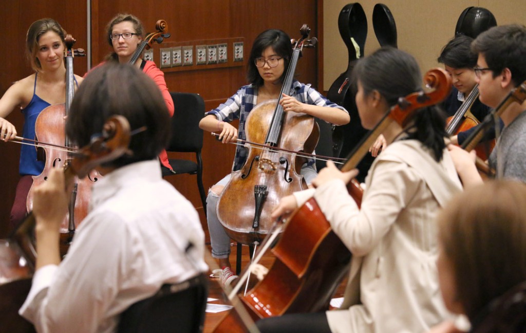 Italian cellist Giovanni Sollima led an energetic workshop in musical improvisation for student Fellows of the Piatigorsky International Cello Festival on May 19 at USC’s Schoenfeld Symphonic Hall. (Photo by Daniel Anderson/USC)