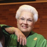 Marilyn Horne wearing green, smiling to the camera