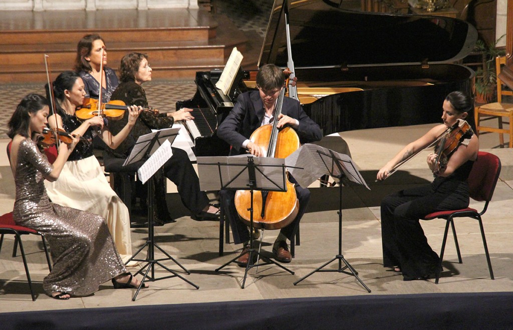 Lucinda Carver also performed with the quartet at the Château de la Bretesche.
