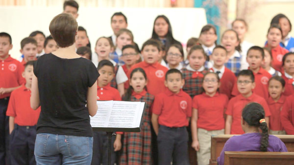 Elementary school choir led by a TCEP mentor. 