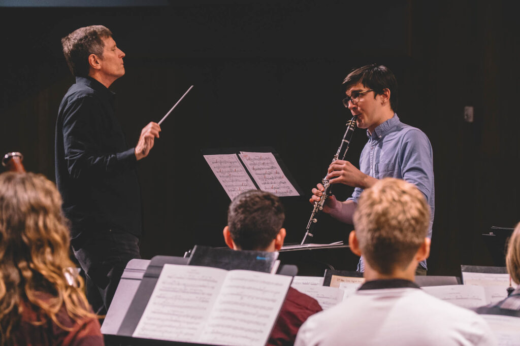 Frank Ticheli leads Nick Davies at CBDNA 2019. (Photo by Chris O'Brien)