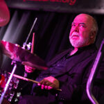 Photo of Peter Erskine drumming
