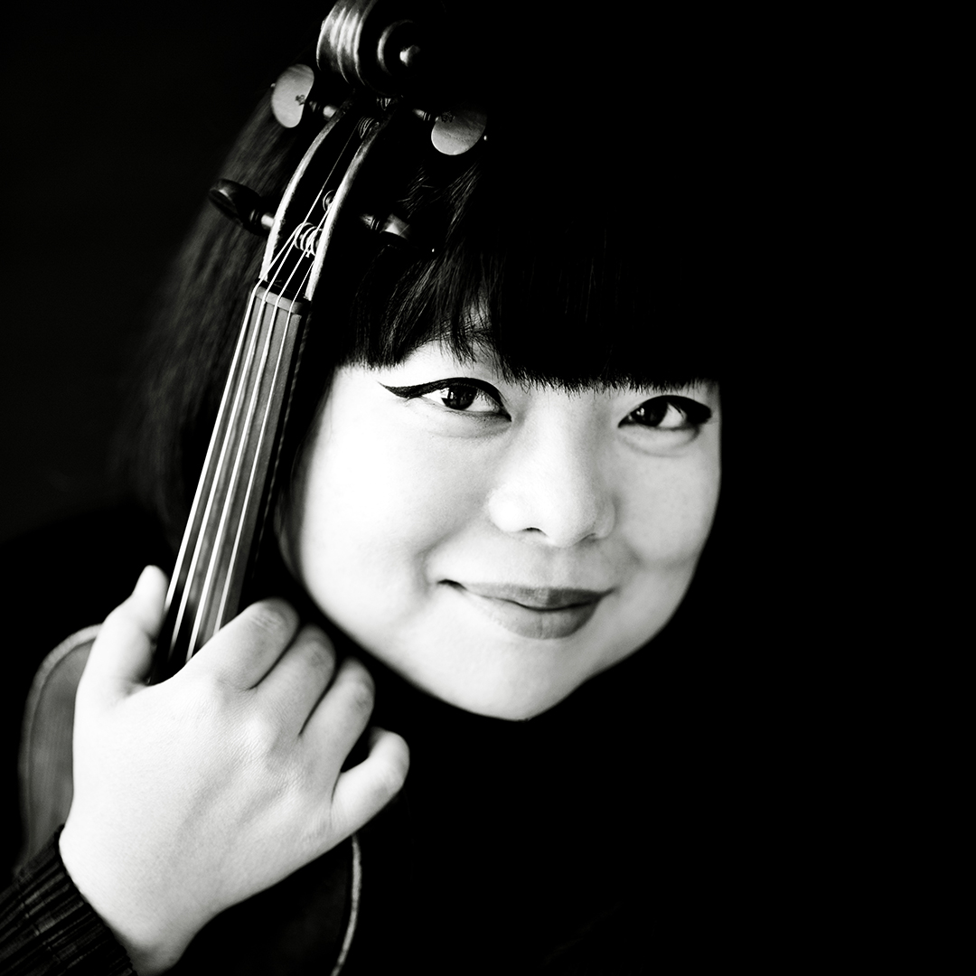 Photo of violist Yura Lee