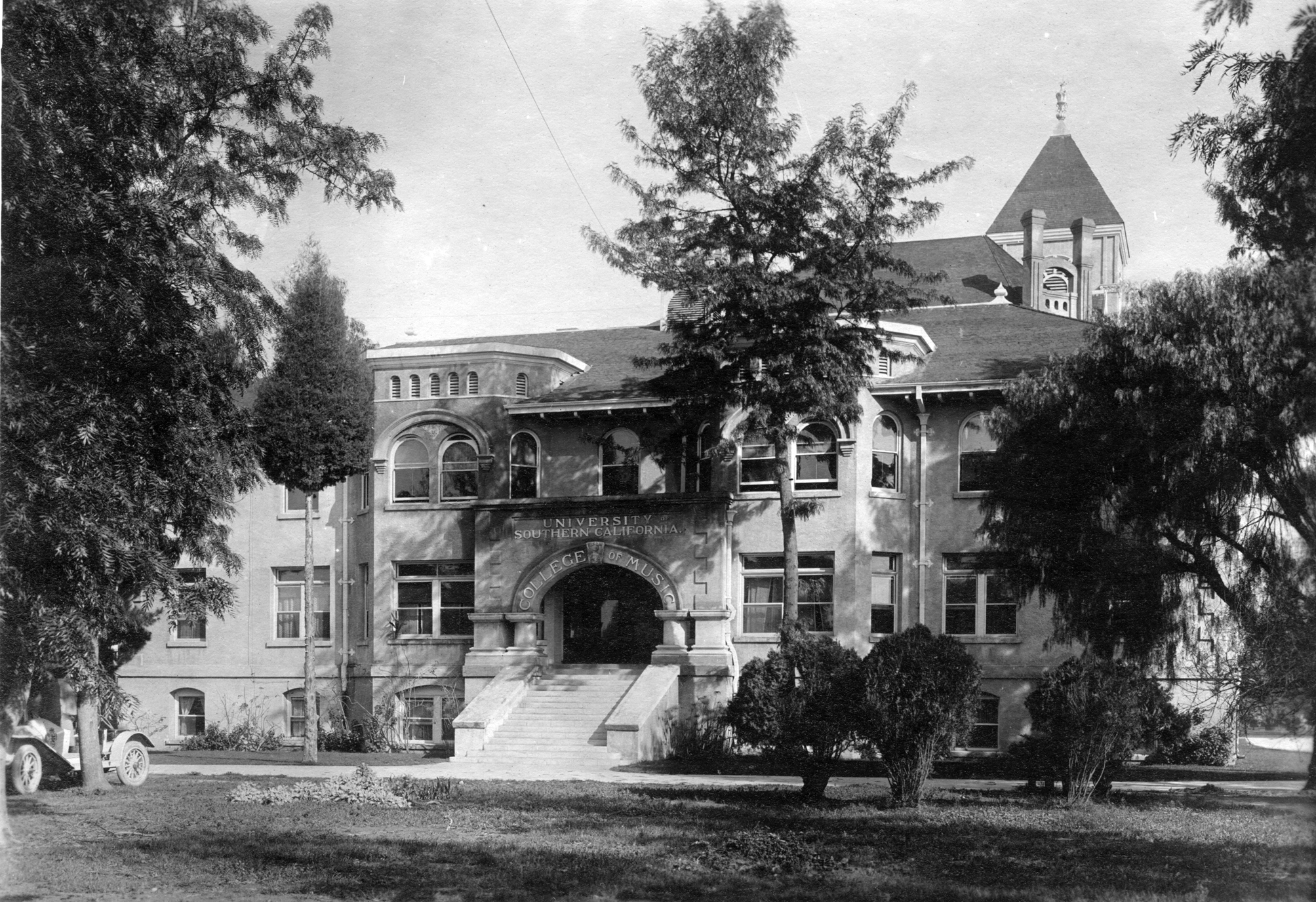 1924: The USC College of Music.