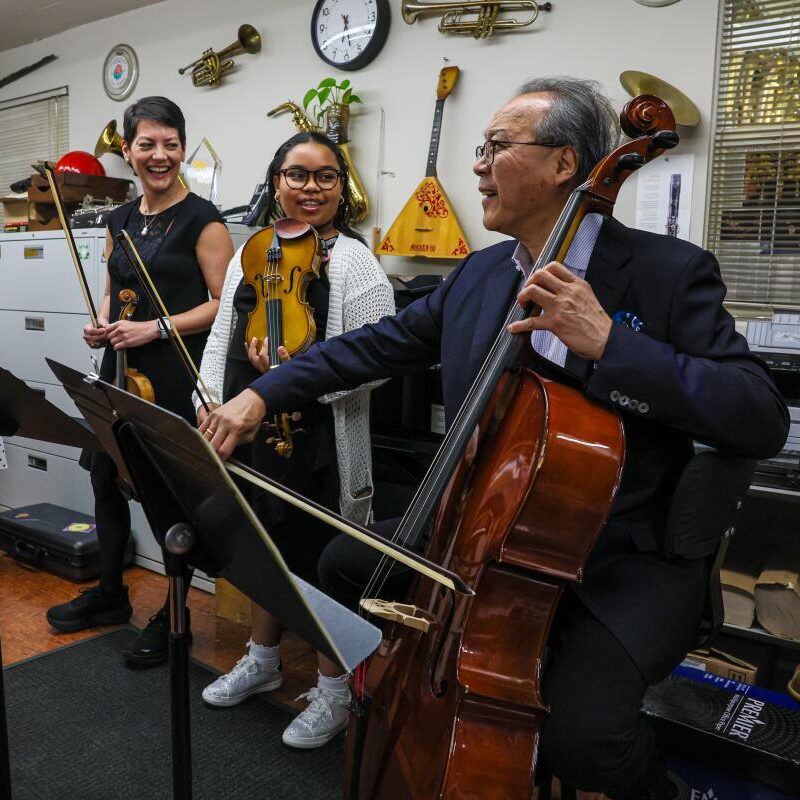 Cellist Yo-Yo Ma and violinist Anne Akiko Meyers perform with students.